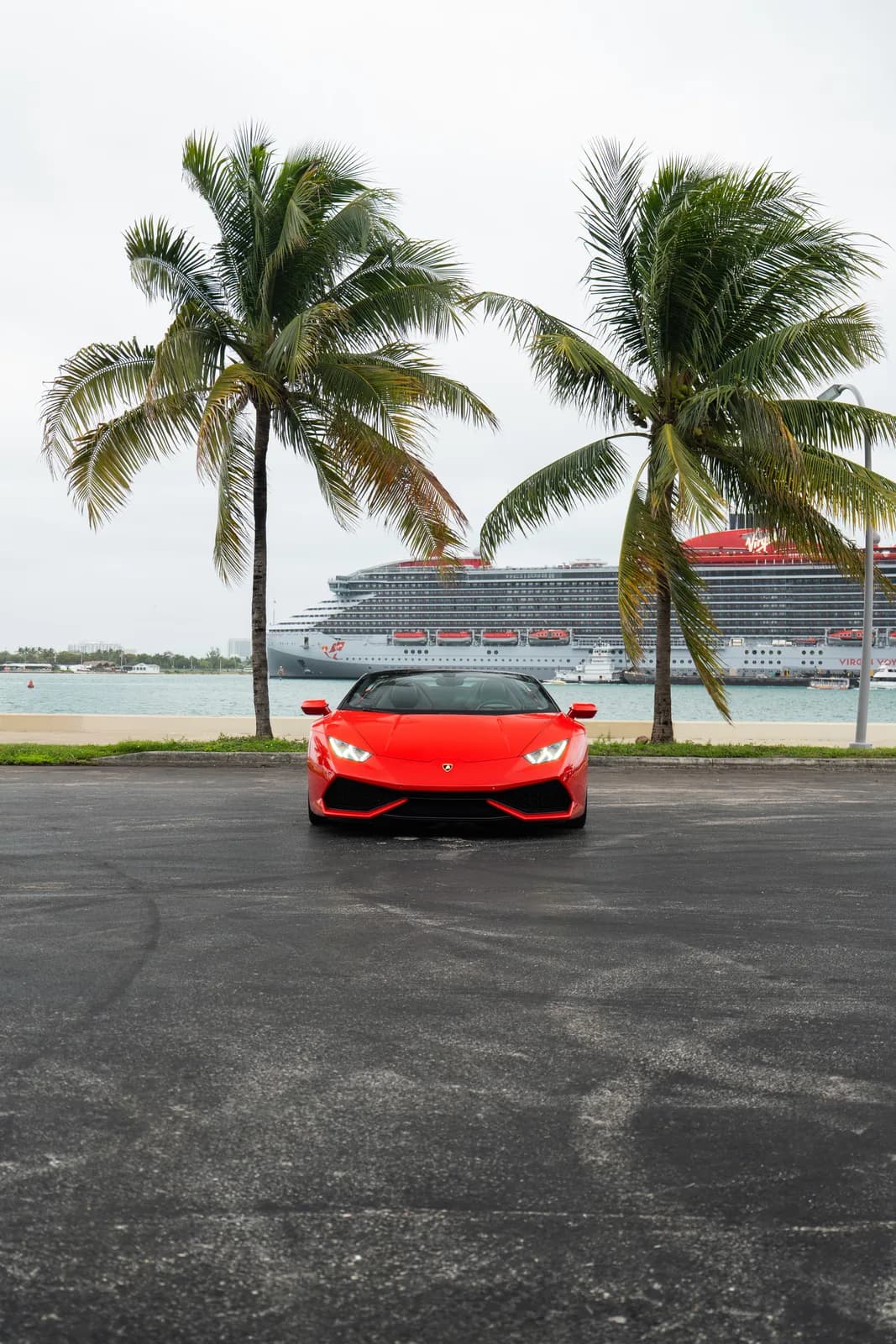 Rosso Lamborghini Huracán by the water in Miami